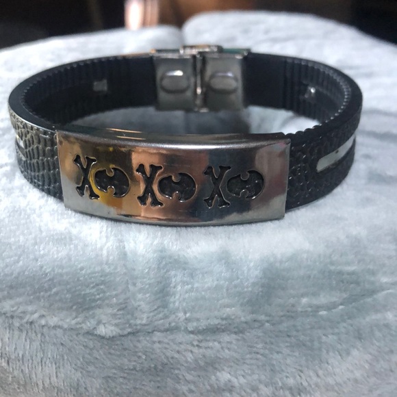 Other - Mens black skull bracelet